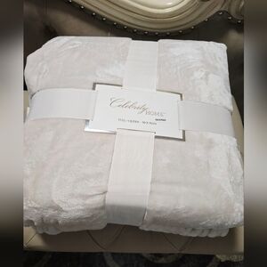CELEBRITY HOME VELVET Plush Cream IVORY Blanket Throw, Full/Queen 90x90 IN